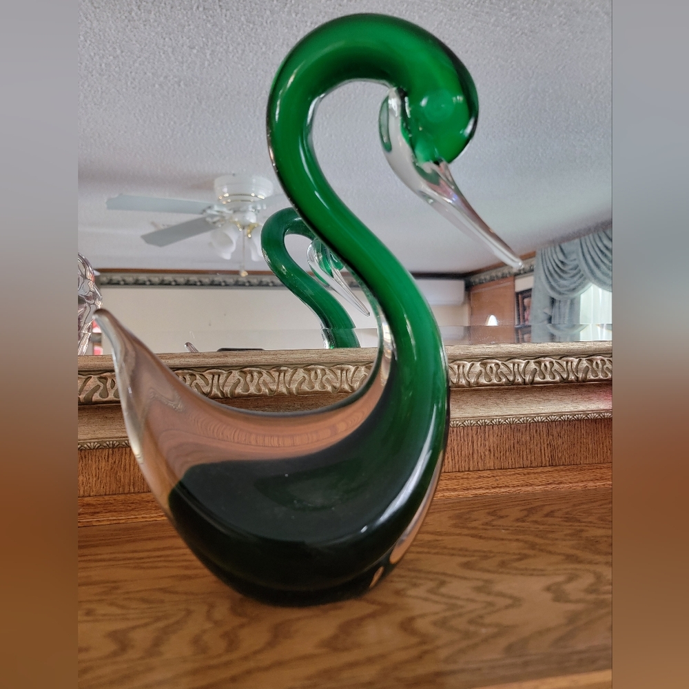 An Elegant Green Swan Glass Art Sculpture.
